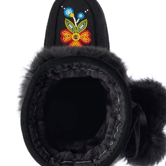 SOLD Manitobah- Waterproof Bloom mukluks - Picture 4 of 7